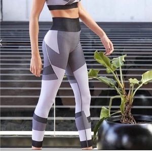 Alala score woman’s grey /black seamless high waisted leggings